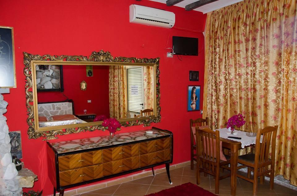 Hotel Vila "Oda E Miqve" วญอเรอ ภายนอก รูปภาพ